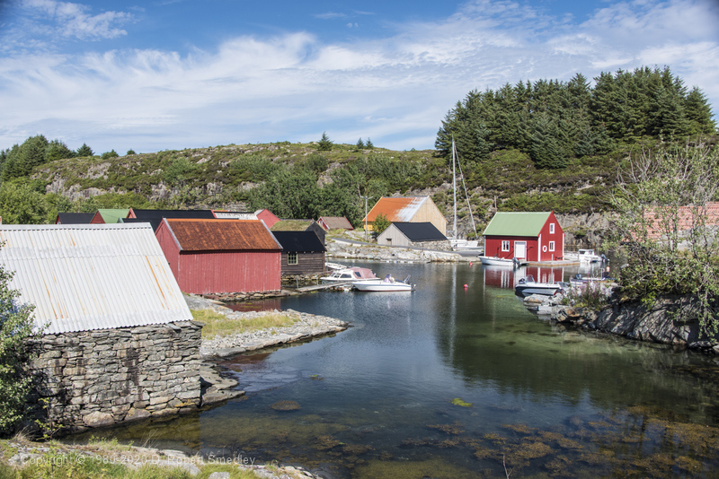 Colorful cove on the Ovågen Inlet